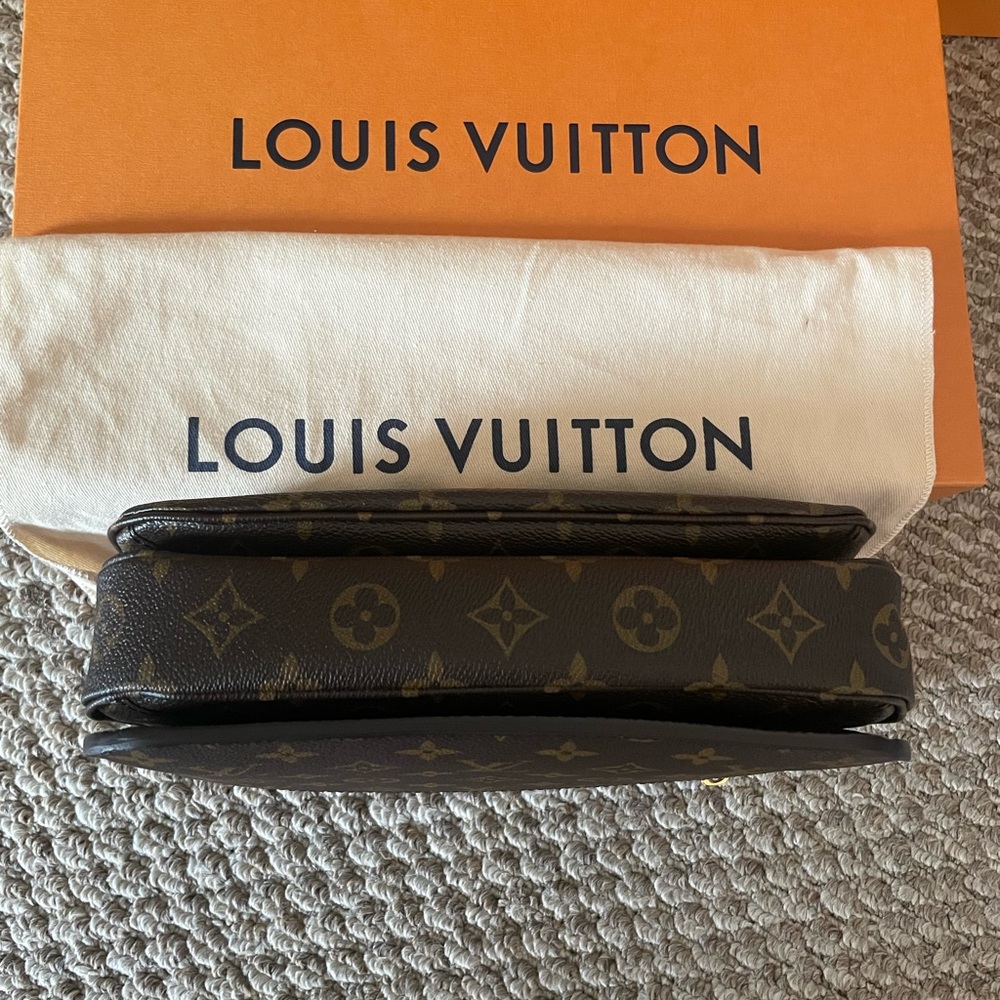 New Authentic Louis Vuitton Pochette Métis Bag. - Picture 4 of 13